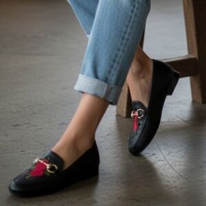 Steve Madden Black Rose Embroidered Loafers – Women’s US 7(Fits More like 6/6.5)